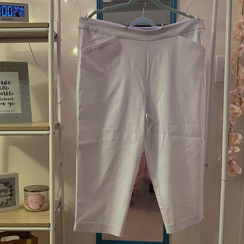 White Capri Pants ⚪️⚪️ XL